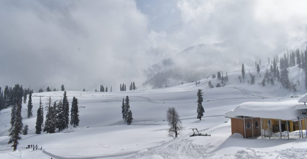 Gulmarg, Jammu and Kashmir : Best places to see snowfall in india